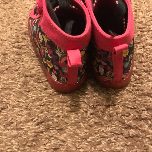 Minnie Mouse super cute shoe sale - Picture 4 of 7